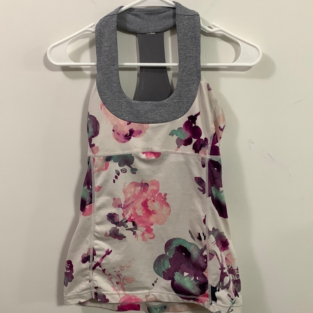 Lululemon scoop neck tank top blurred blossoms racer back tab out estimate Small